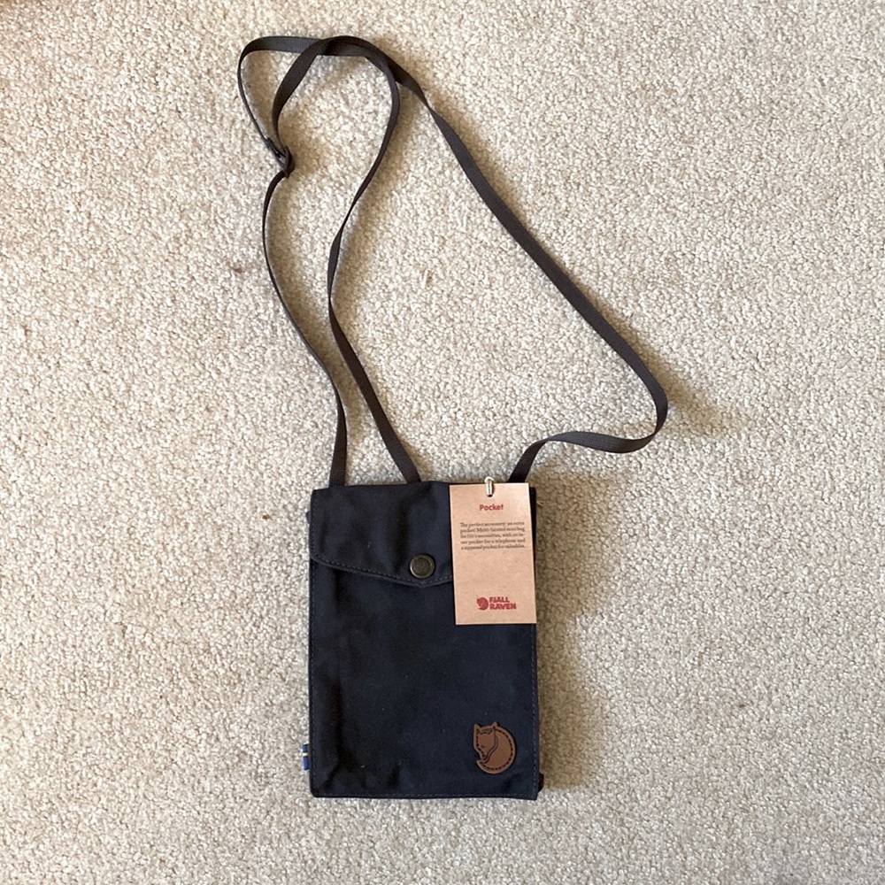 Fjallraven Pocket Crossbody Bag in Dark Grey